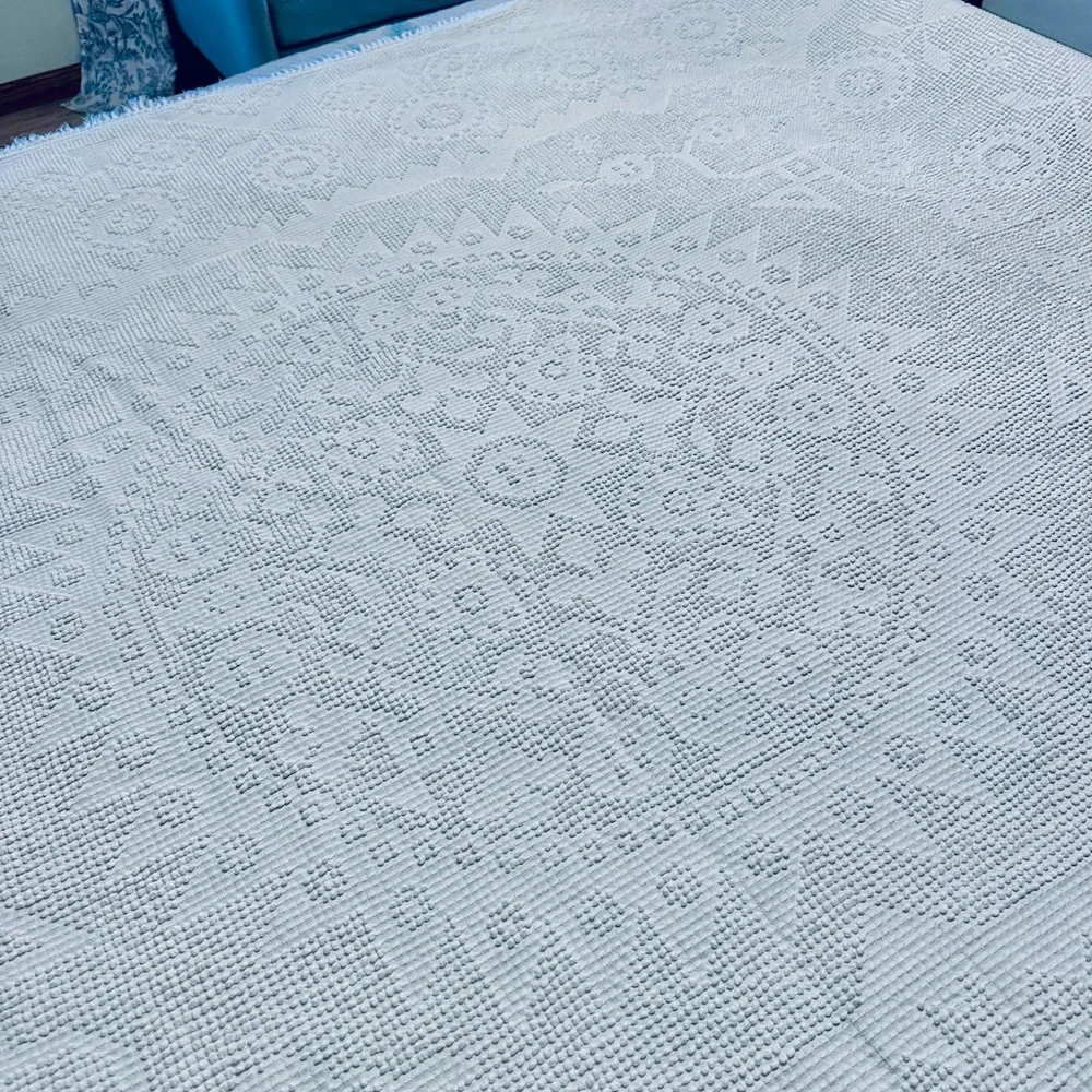 Vintage White Martha Washington Hobnail bedspread.